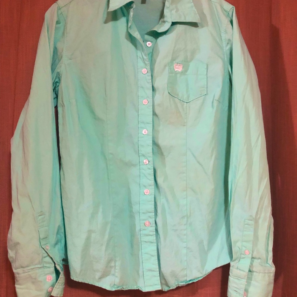 Like New Cinch Women’s button shirt, size Medium